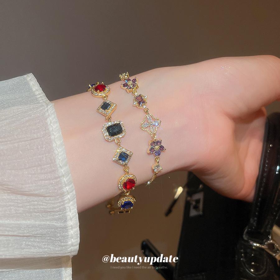Exquisites geometrisches Blumenarmband mit Zirkonia - Eleganter und modischer Schmuck für Damen
