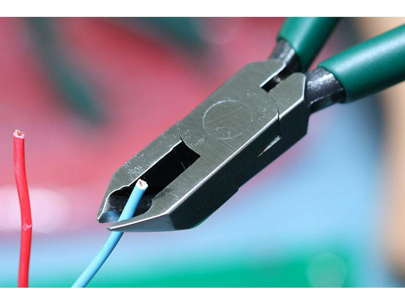 SATA 70651 6-Zoll-Industrie-Elektrikerzange – Multifunktionales Abisolier- und Schneidwerkzeug