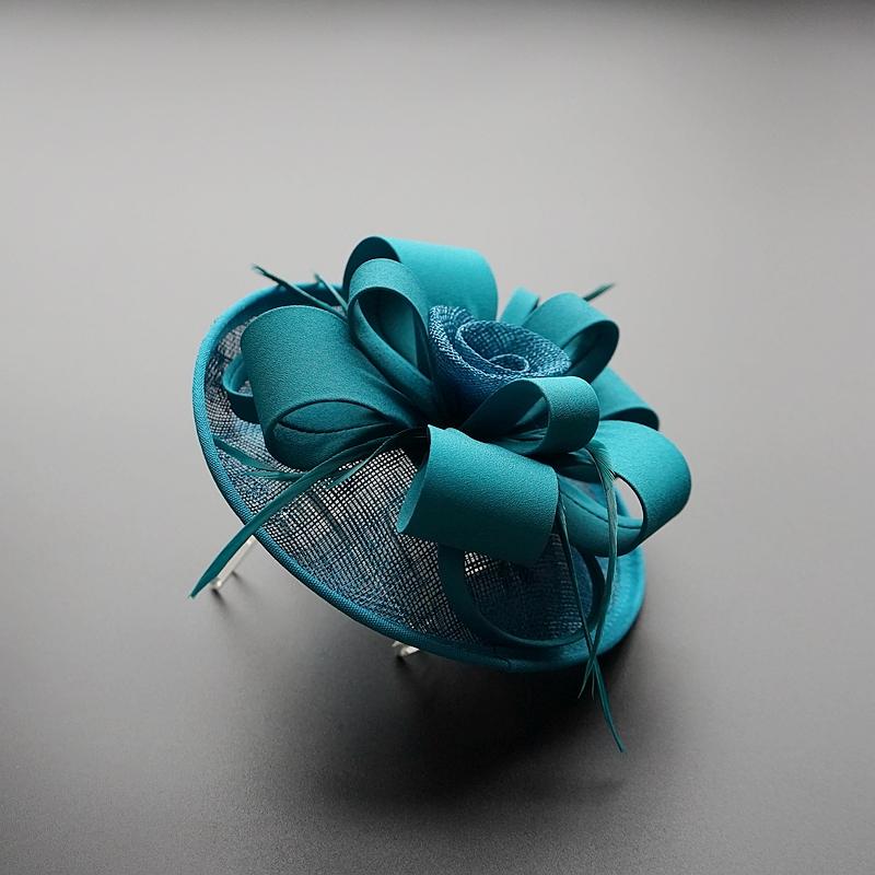 

Женская шляпа Sinamay Fascinator, коктейльная шляпа для свадебной вечеринки, Fedora, модный головной убор, женская кепка-таблетка, шикарные береты, элегантный головной убор для шоу