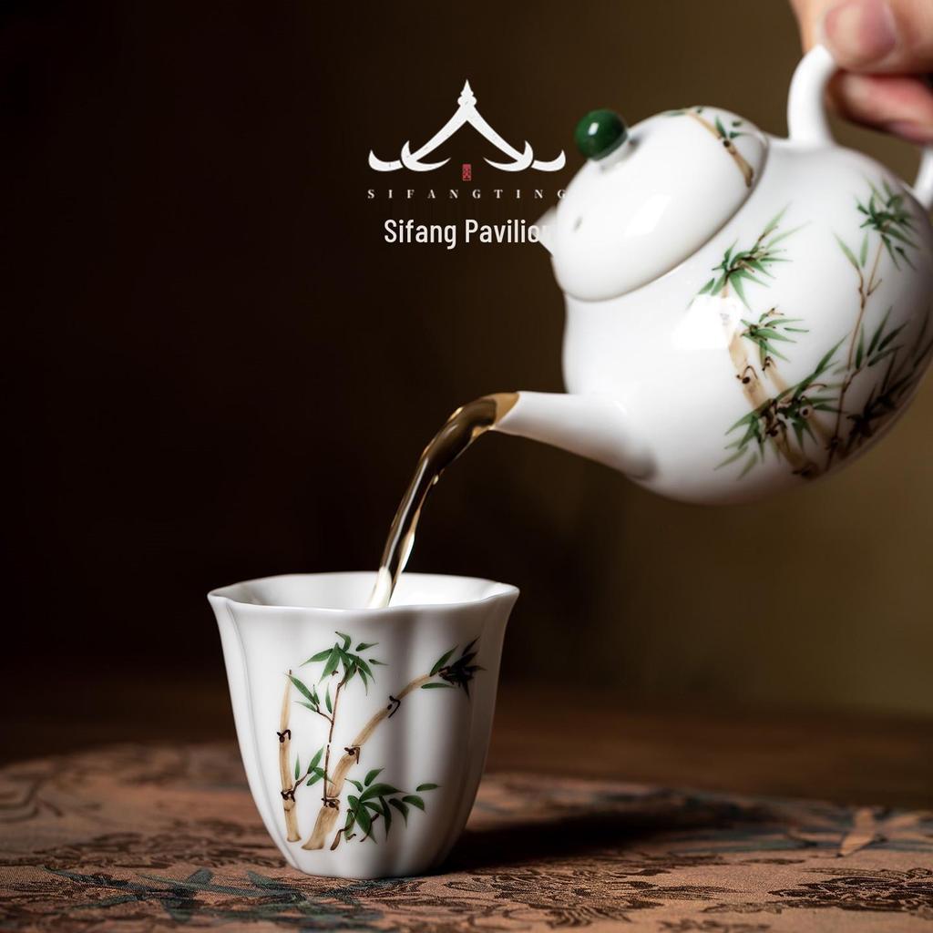 Hand-Painted Gongfu Master Tea Cup - Large Capacity White Porcelain 