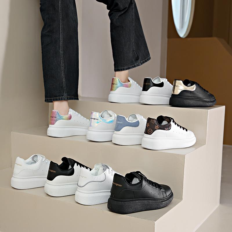 Unisexové bílé kožené tenisky na jaro 2024: Silná podrážka, Skrytý podpatek, Sportovně ležérní, Trendy design