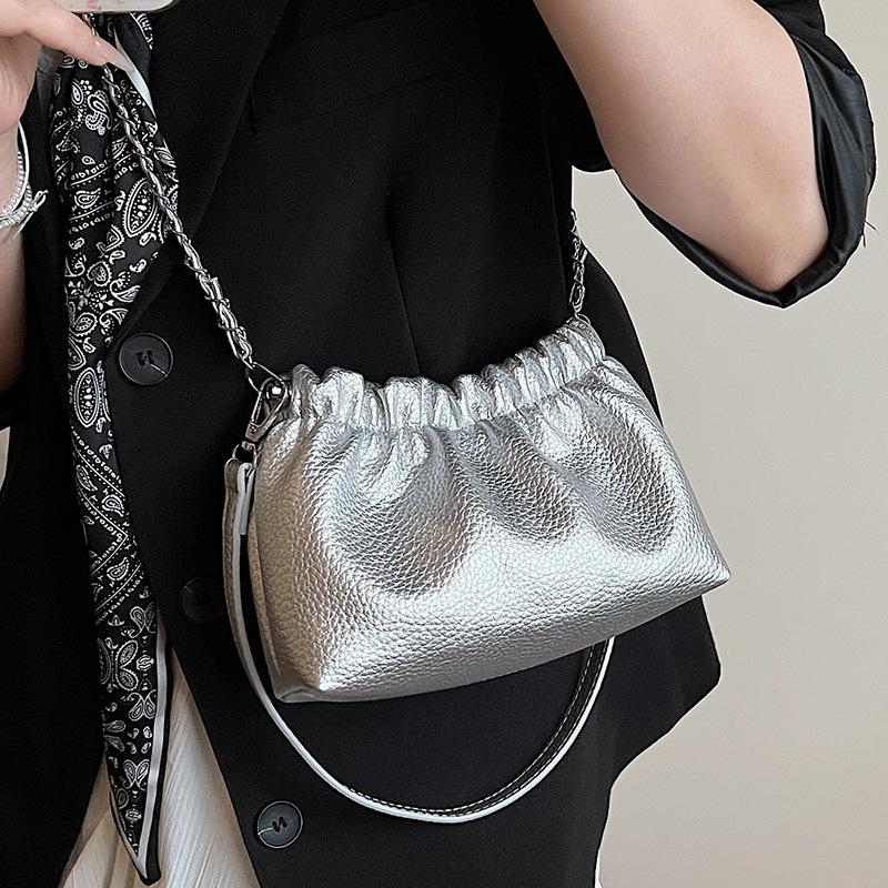 Einfache einfarbige Mode plissierte One-Shoulder Umhängetasche Sommer neu ausländischer Stil lässige Tasche