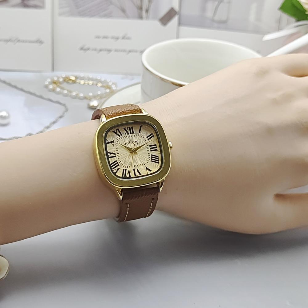 Neue Mode Einfache Quadratische Uhr Damen Römische Ziffern Nische Großes Zifferblatt Damen Quarz Uhr Damen Leder Armbanduhren Montre