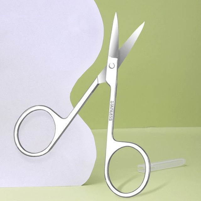 Violeta - Stainless Steel Makeup Scissors with Cover Silver
