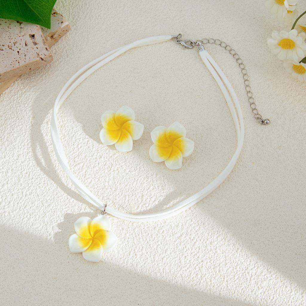 Accessories Cream Wind ins Summer Fashion Necklace Earrings Set Small Fresh Flower Dyed Necklace Accessories