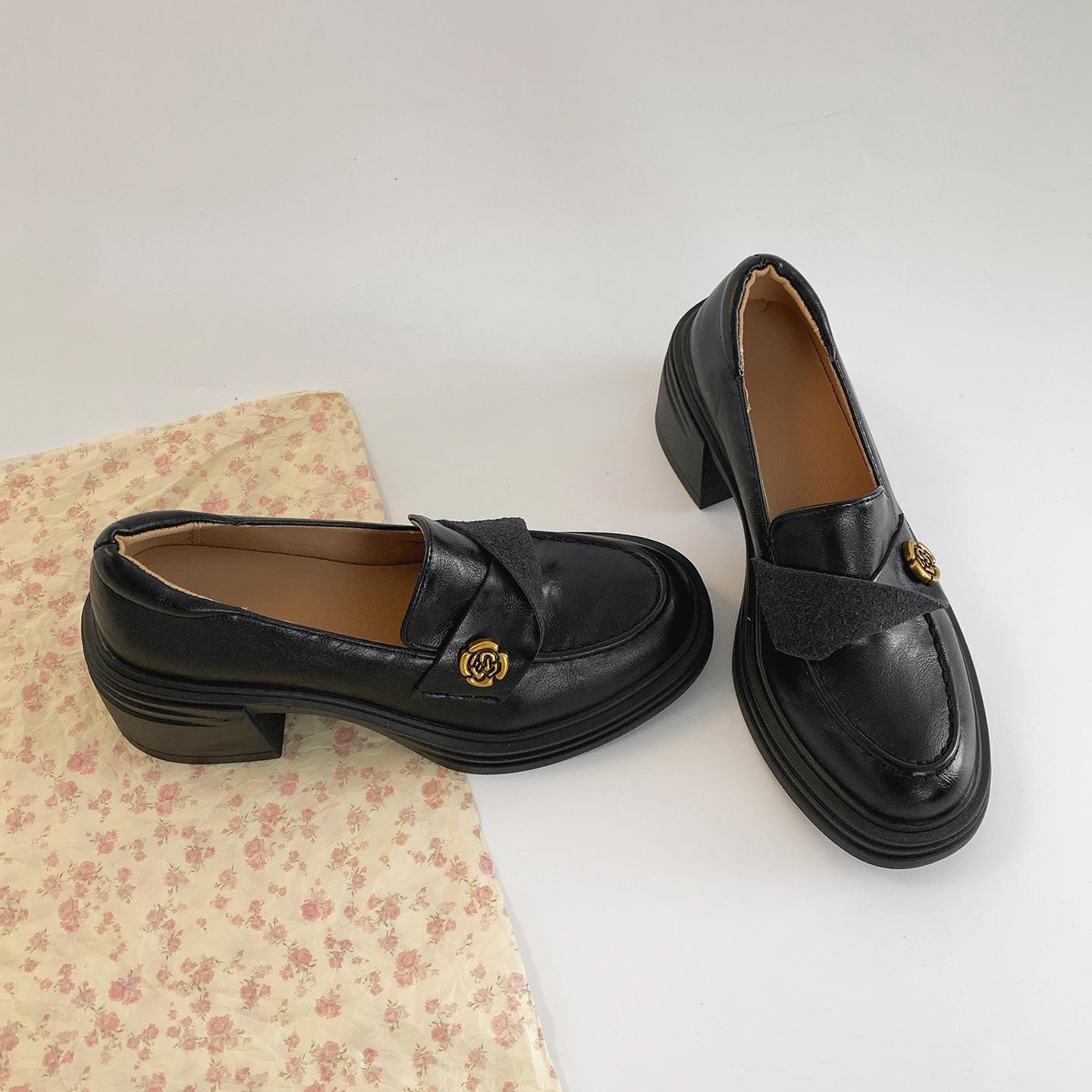 

Retro black British style thick heel platform small leather shoes women s 2025 new summer skirt versatile loafer single shoes 35 чёрный
