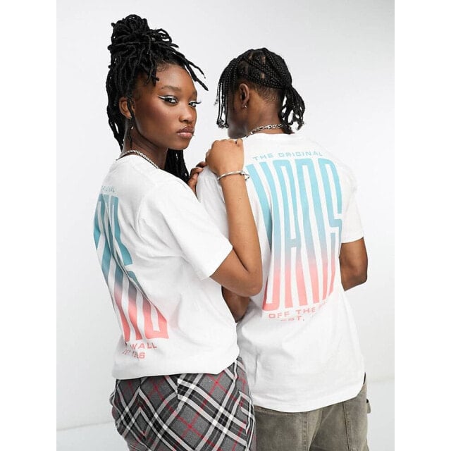 

Белая футболка унисекс с растянутым принтом на спине Vans