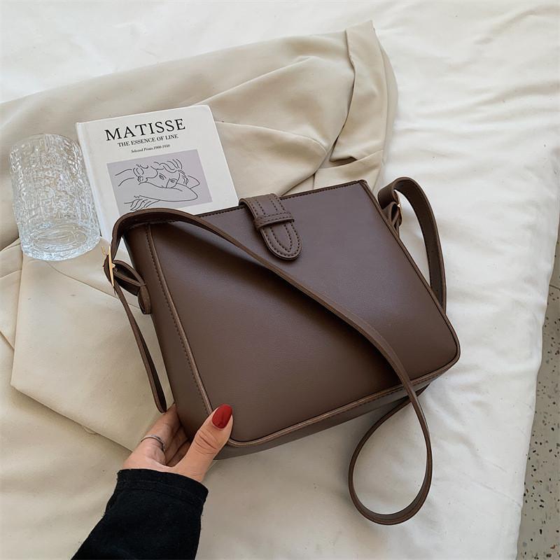 Шикарная сумка на плечо Ins Женская 2023 Новая Модная через плечо Сумка-багет под мышкой Ретро Тренд Ведро