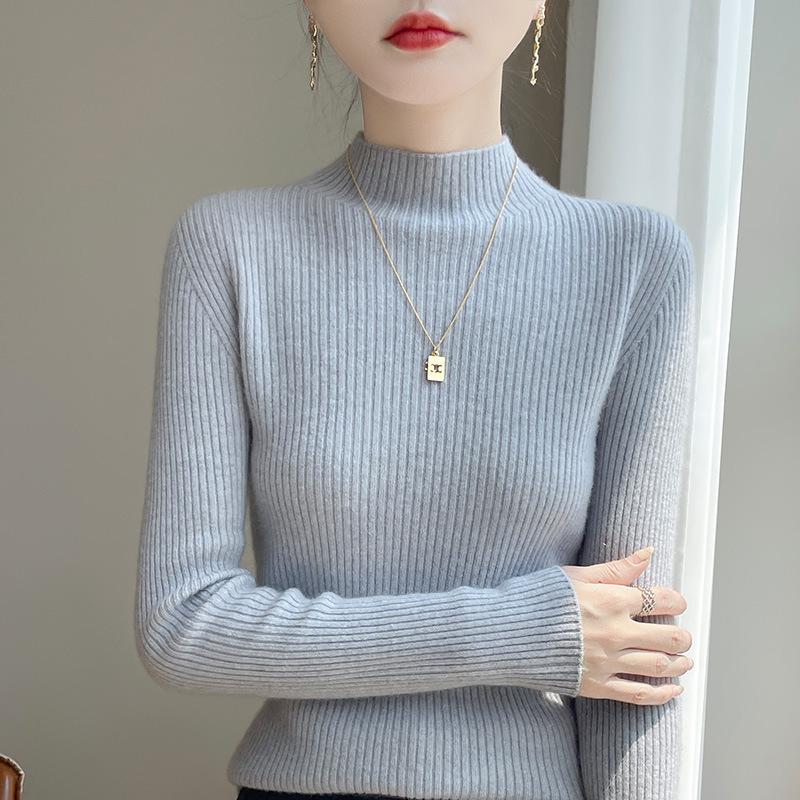 A Semi-high-neck Sweater As A Base Layer for Slimming Women, Warm In Autumn and Winter, and A Fitted, Versatile Knitted Sweater As An Inner Layer