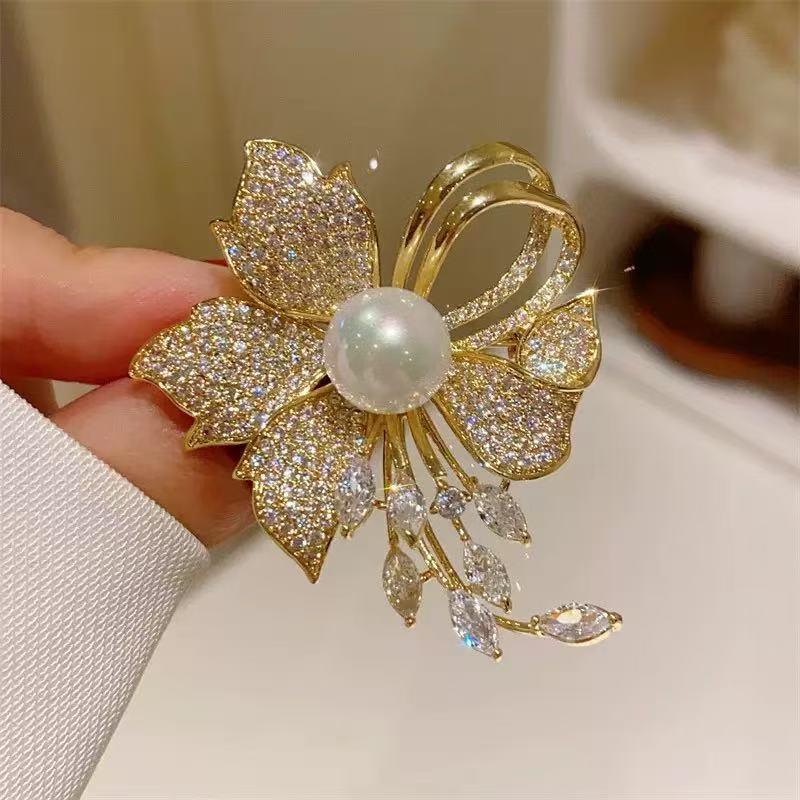 Luxury Rhinestone Flowers Imitation Pearl Brooches Women Sparkling Zircon Bowknot Brooch Pin Scarf Coat Suit Accessories Jewelry