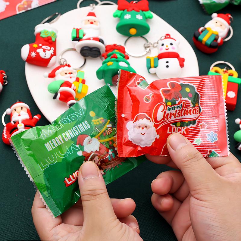 Weihnachts-Cartoon-Schlüsselanhänger-Blindbeutel – Kleines Geschenk für Kinder, Belohnung für Schüler oder Überraschungsspielzeug