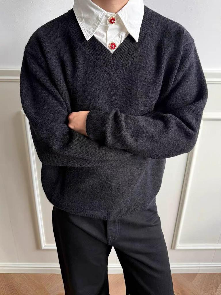 Elegant V-Neck Knit Sweater - Old Money Style, Cleanfit, High-Intelligence Polo, Couple-Friendly