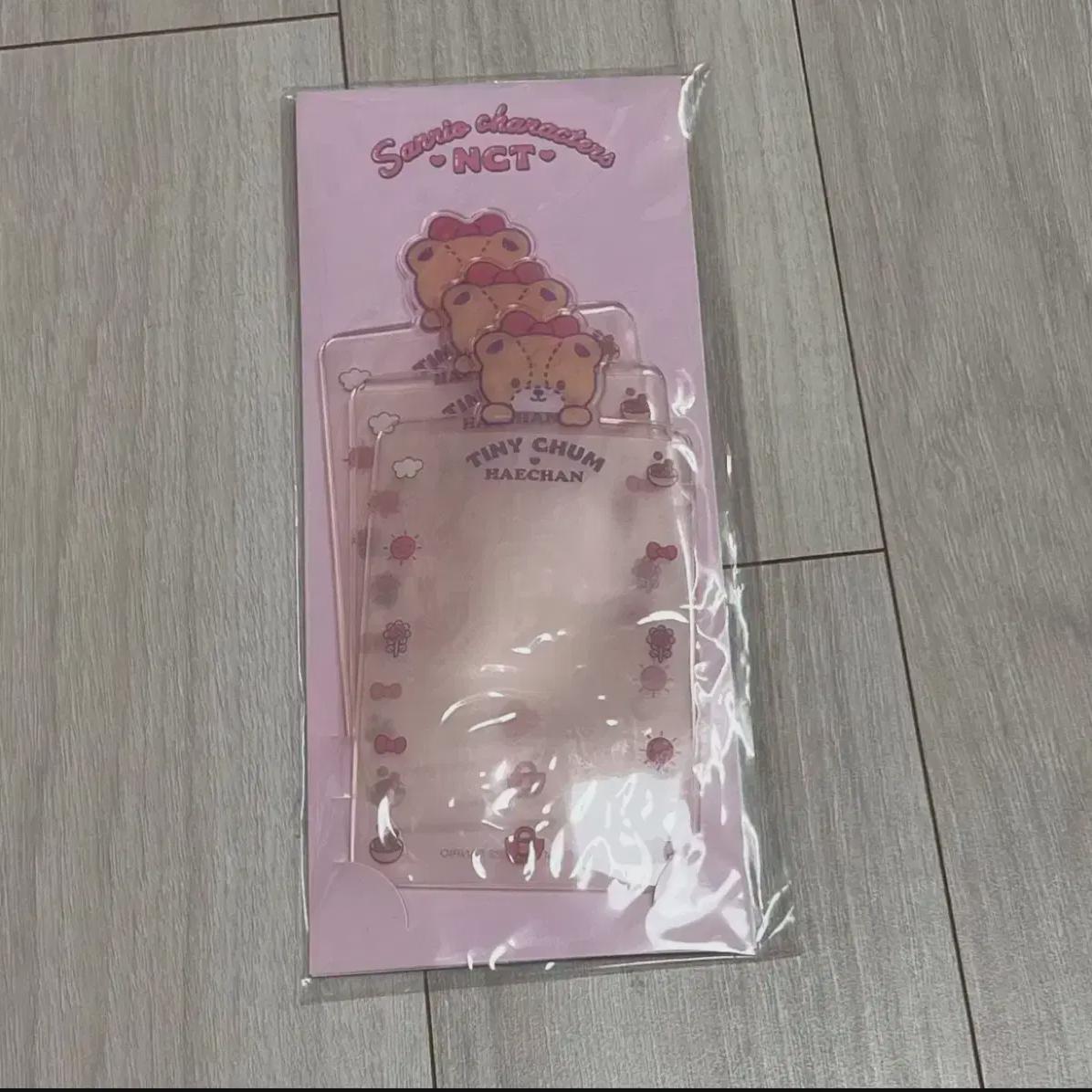 

NCT Холдер для фотокарты Хэчана из коллаборации Sanrio