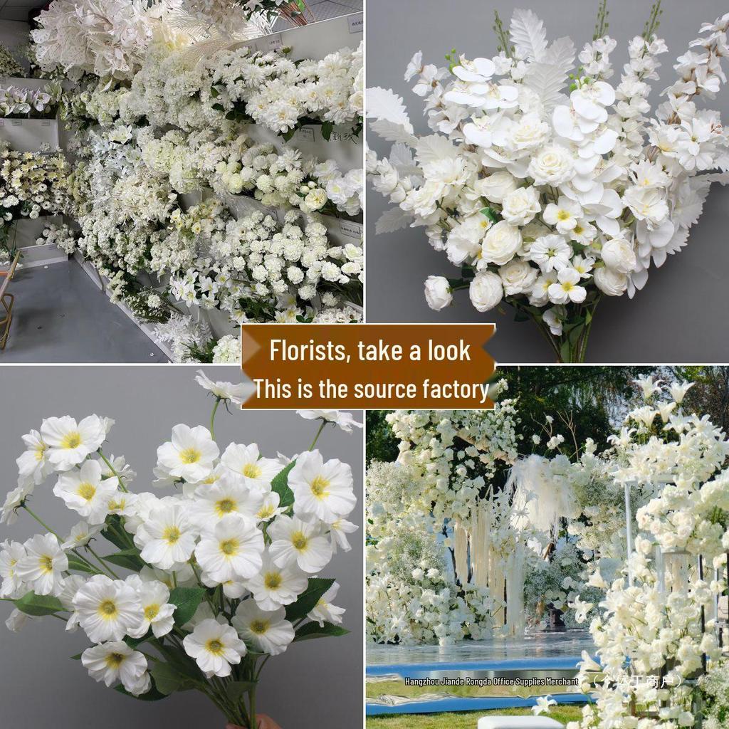 Weiße Blumendekoration für Hochzeiten Künstliche Straußornamente und Bogen-Requisiten