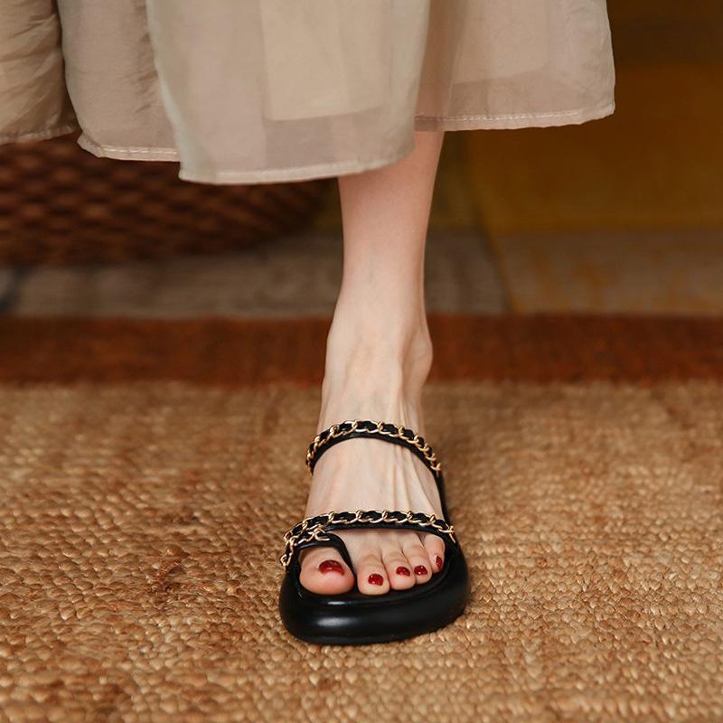 French Flat-bottomed Small Fragrant Wind Cover Toe Cool Slippers Women's New Summer Wear Soft-soled Beach Sandals In 2025