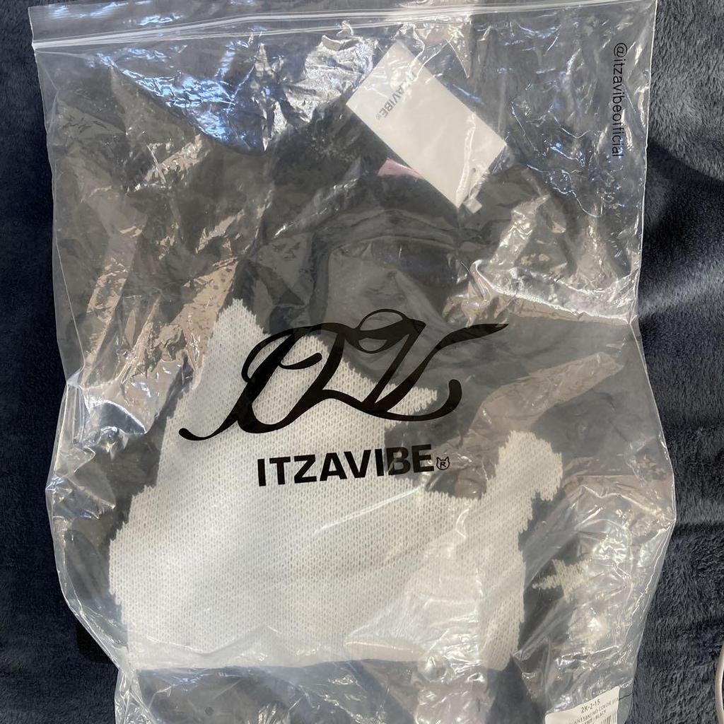 [USED] Stray Kids cat sweater worn by Reno, black