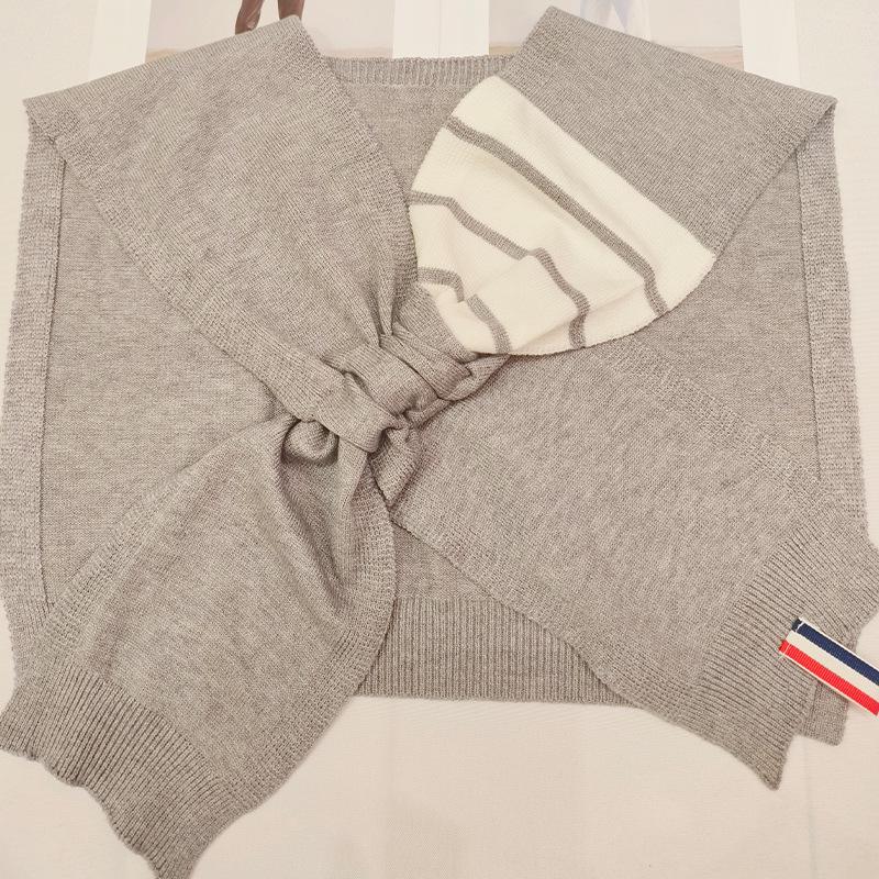 

Полосатая вязаная шаль в стиле колледжа: Легкий шарф, уменьшающий возраст, с узловым дизайном для защиты шеи