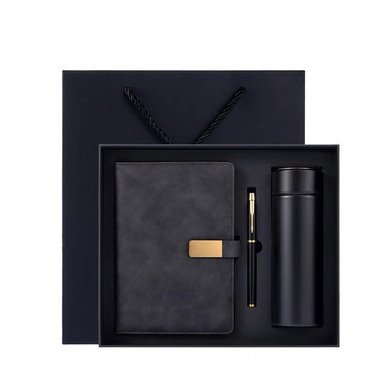 Taccuino da Lavoro in Pelle Formato A5: Diario con Fibbia Magnetica e Stampa Logo - Elegante Scatola Regalo per Riunioni d'Ufficio