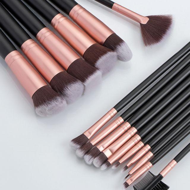 

Violeta - Set of 16: Makeup Brush Set of 15 - Rose Gold