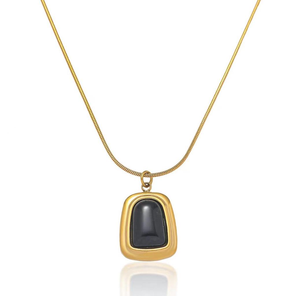 Women's Vintage Square Cat's Eye Stone Necklace, Titanium Steel Simple Fashion French Clavicle Chain.