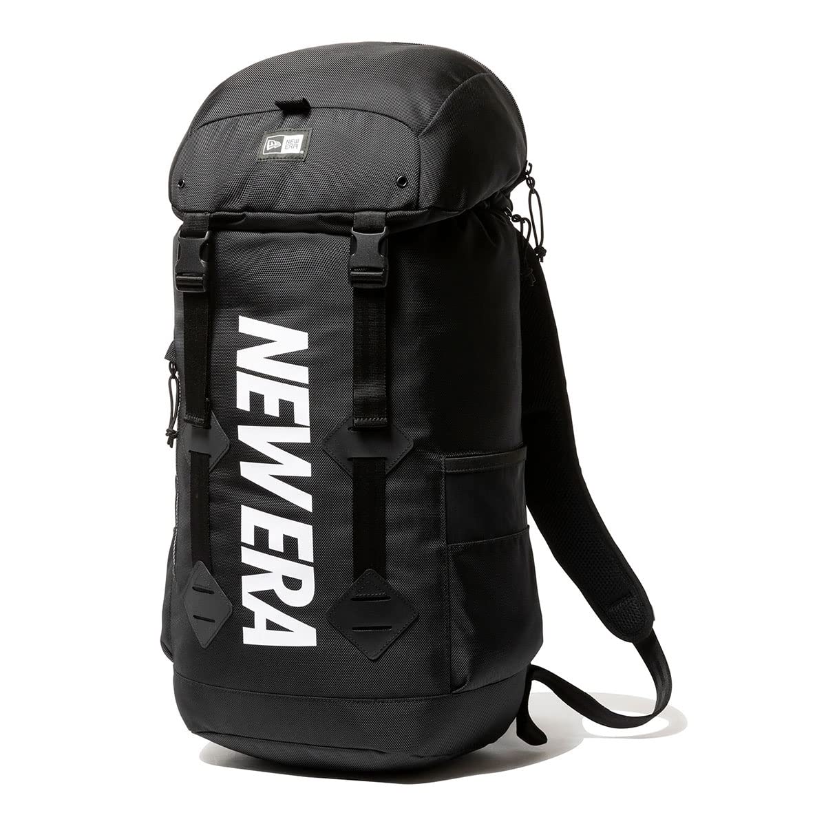 Рюкзак New Era FREE RUCKSACK 1680D NE LOGO BLK, черно-белый логотип.