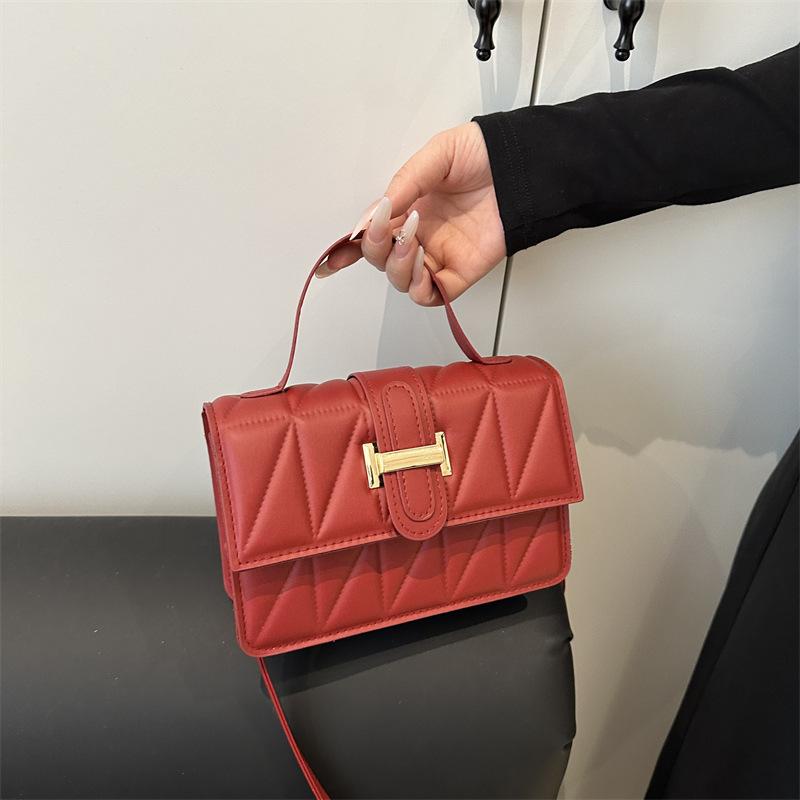 

Popular bag women 2025 new spring and summer high-end handbag fashion shoulder messenger small square bag красный
