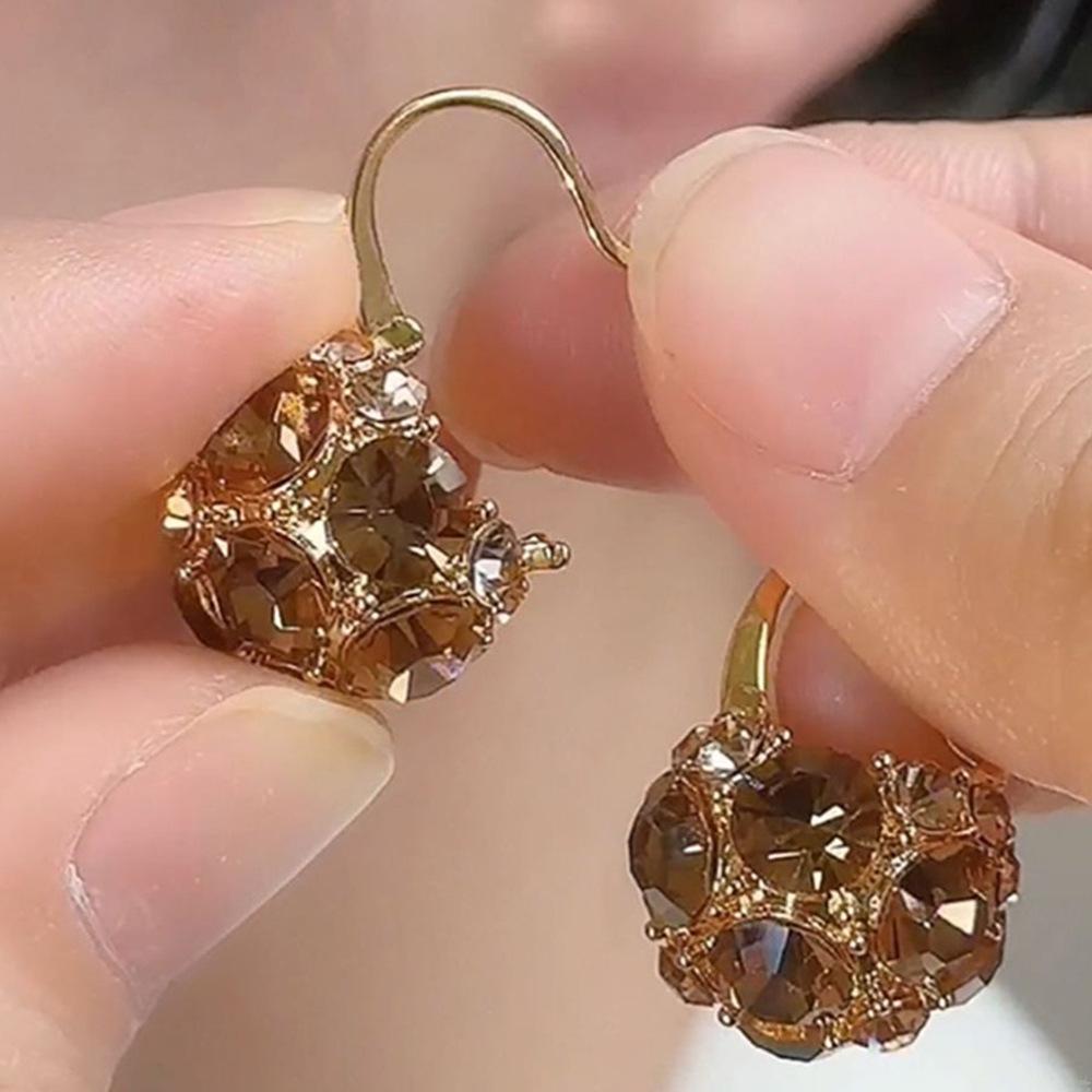 

2024 Французские Ретро Кристальные Стразы Корзина с Цветами Каффы для Ушей: Роскошные дизайнерские серьги