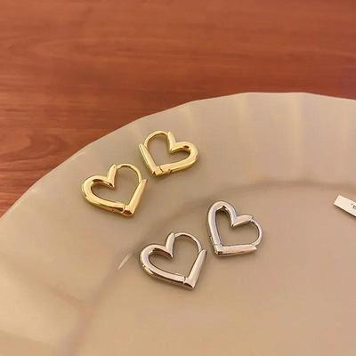 Cool Heart-shaped Metal Alloy Earrings In Europe and America Unusual Accessories For Spice Girls Fashion Woman‘s Jewelry Gift