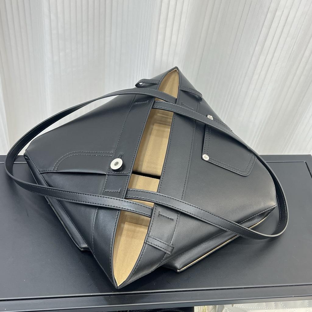 2026 New Panta Splicing Folding Tote Bag, Retro Premium Cowhide Bucket Bag, Genuine Leather Commuter Bag for Women