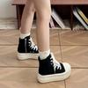 Nouveaux petits chaussures montantes à semelles épaisses Printemps 22 chaussures décontractées rehaussantes moches mignonnes chaussures de sport pour skate