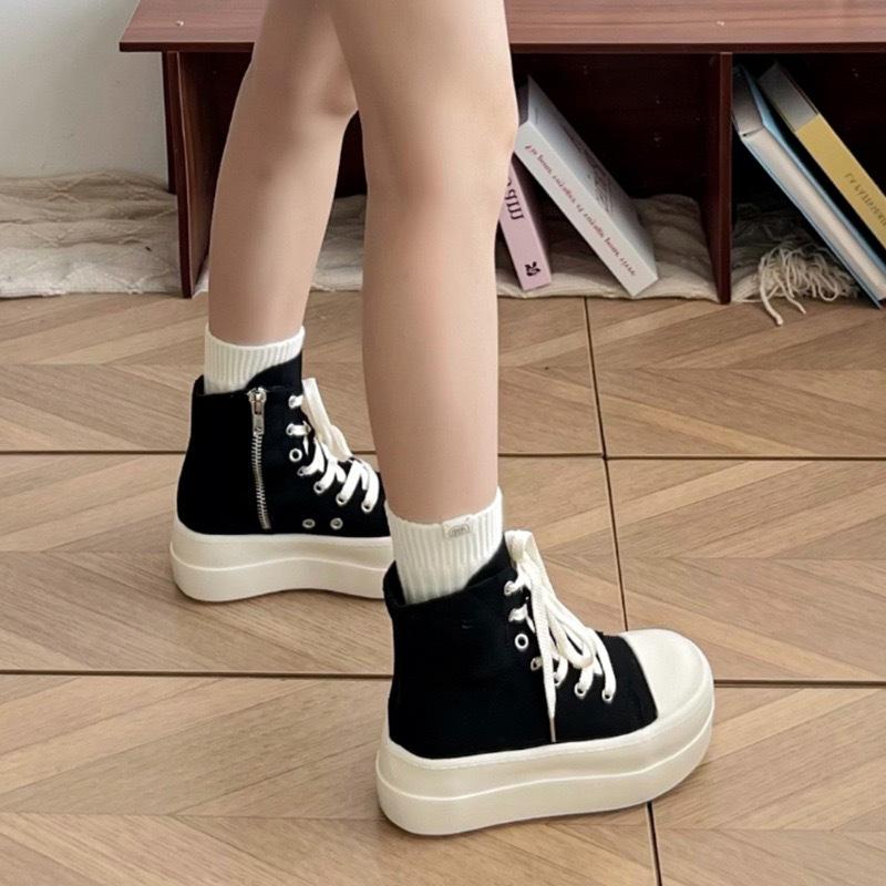 Nouveaux petits chaussures montantes à semelles épaisses Printemps 22 chaussures décontractées rehaussantes moches mignonnes chaussures de sport pour skate