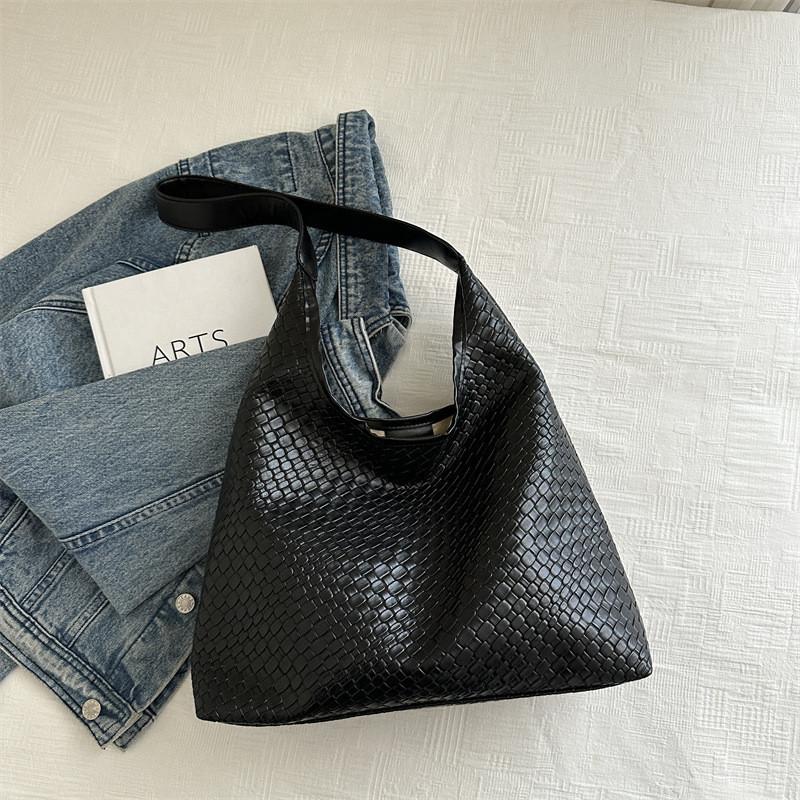 Trendy 2024 Fashion Summer Commuter Tote Bag Chic Minimalist Design Roomy Shoulder Bag