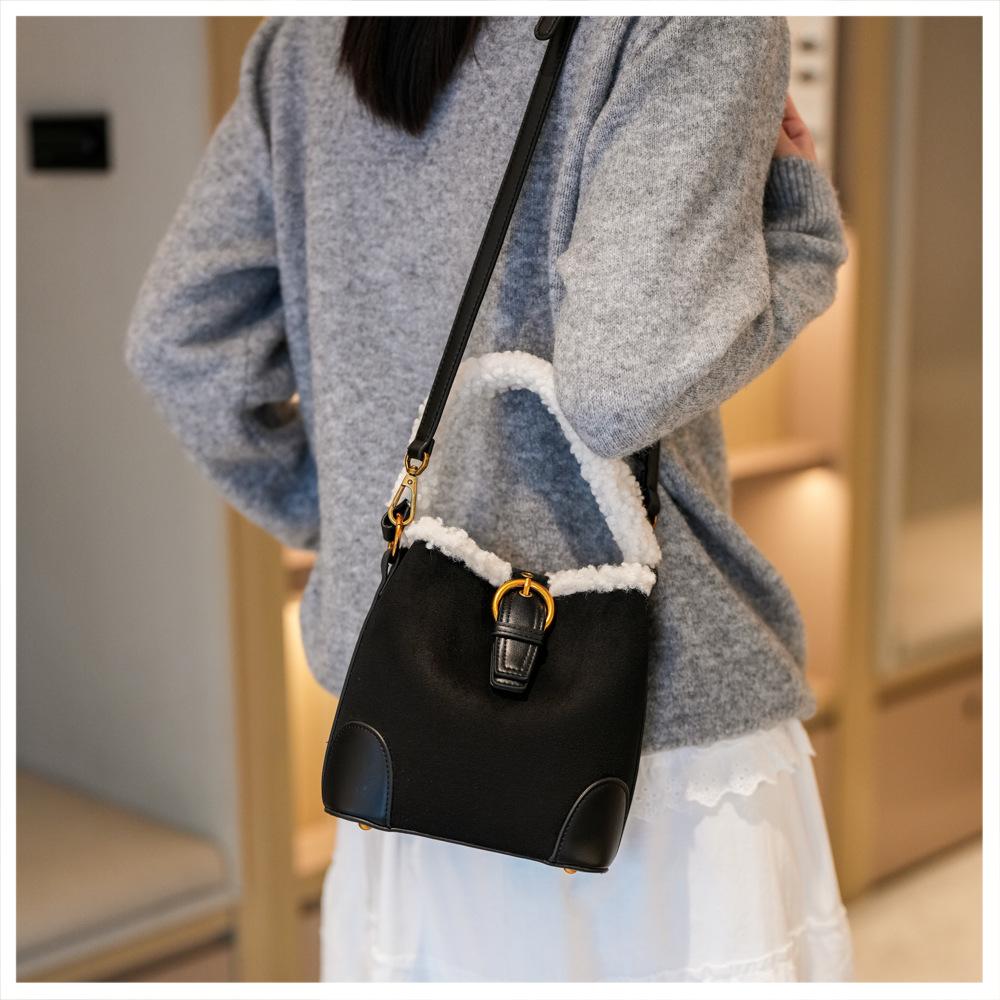 Light Luxury Fashion Women's Shoulder Bags High Quality PU Bag Body Plush Handle Ladies Messenger Bag Casual Retro Female Bucket Bag Mother's Day Gift