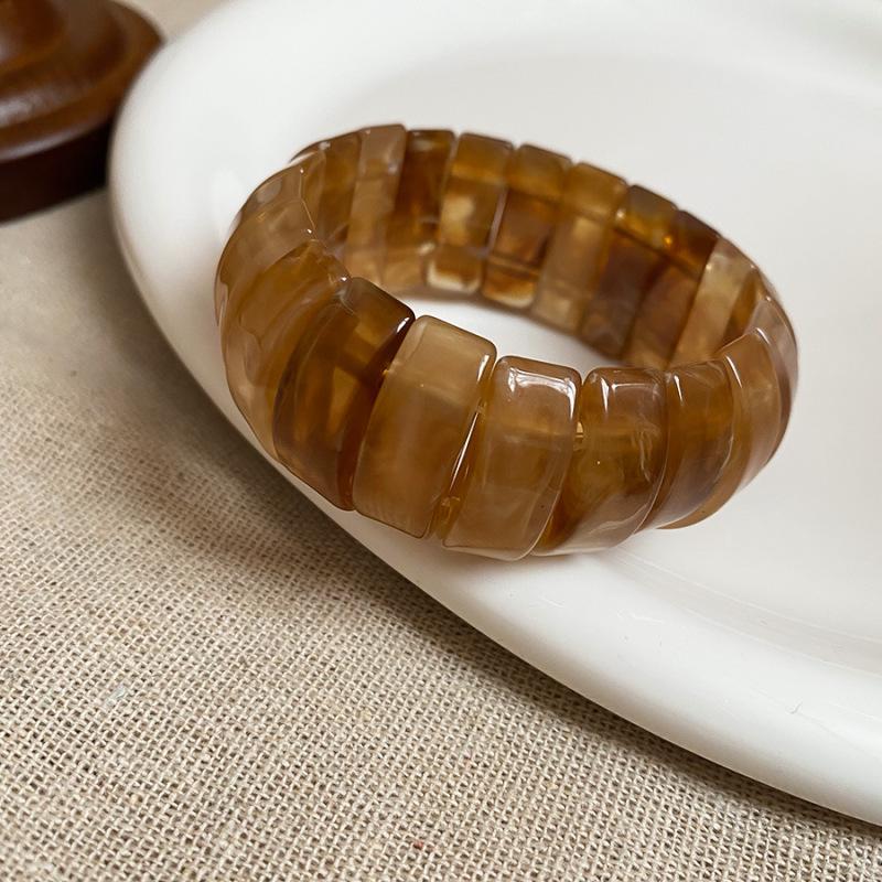 Geometric Open Bangle: Luxurious Modern Bracelet with Minimalist Chic