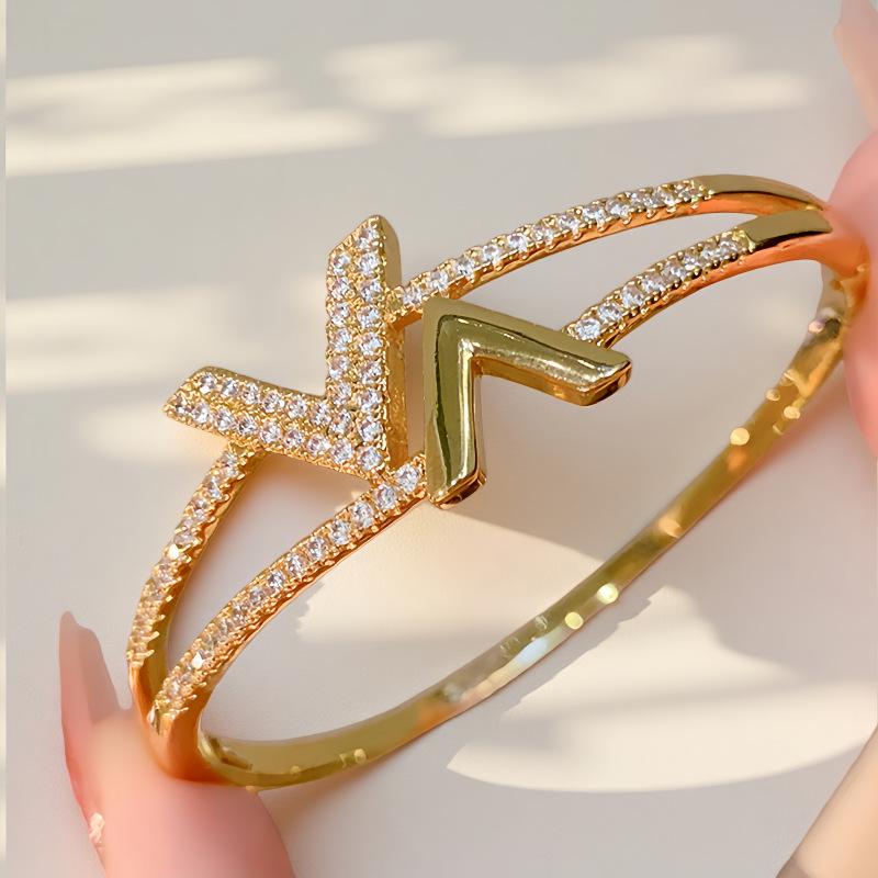 Elegant Zirconia Bamboo Bracelet: Gold-Plated Copper for a Sophisticated Touch