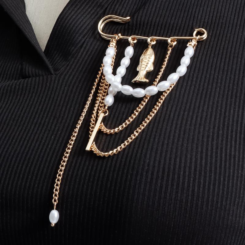 Übertriebene Mehrfachquasten Broschen Kleidung Accessoires Mode Liebesherz Retro Metall Pin Schmuck Accessoires