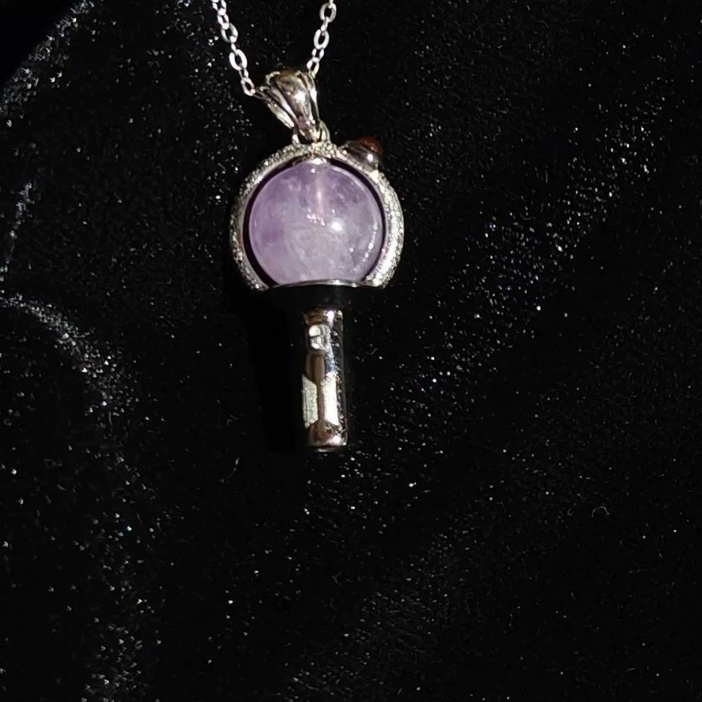 BTS ARMY Bomb Halskette für Fans, K-Pop inspiriertes Choker, Fandom Schmuck für Damen weniger
