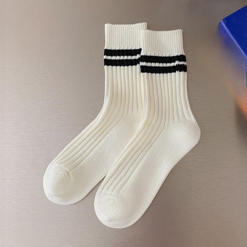 

Женские осенне-зимние полосатые цветные носки-гольфы с толстой вязкой в студенческом стиле 1 pair чёрный/белый