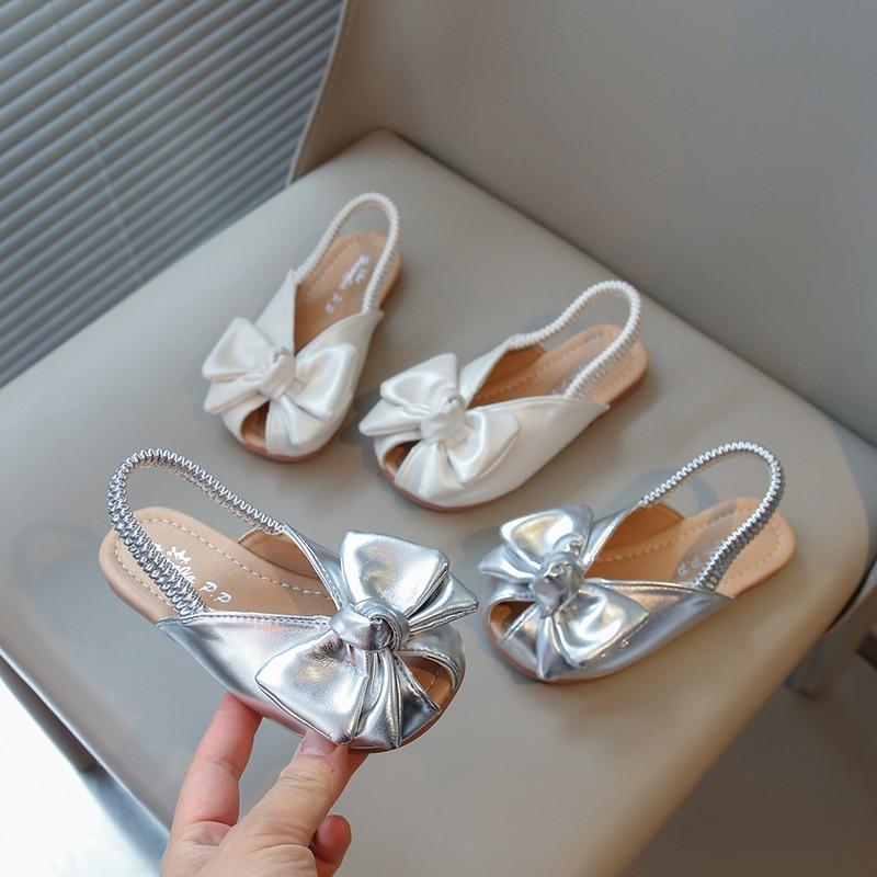 New Summer Girl’s Sandals Peep Toe Elastic Band Sliver Beige Kids Sliders Bowknot Graceful Flexiable Trendy Children Shoes Flat