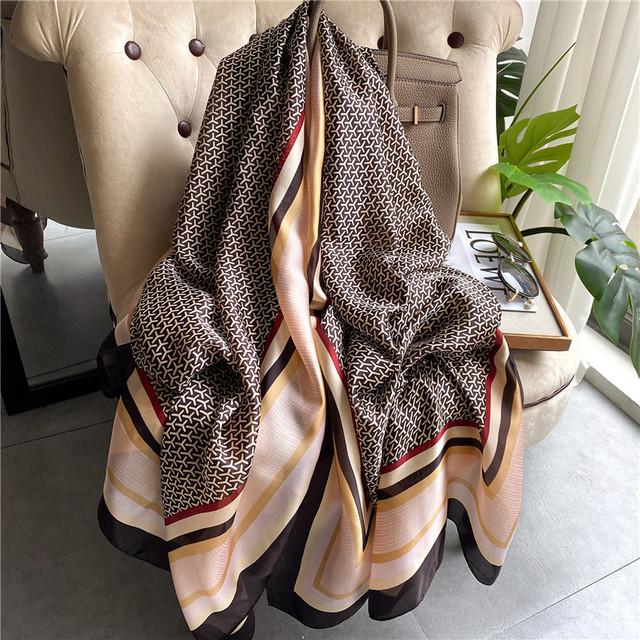Luxury Brand Autumn and Winter Women New Style Fashion Color Matching Print Silk Scarf Lady Popular Headcloth Beach Shawl