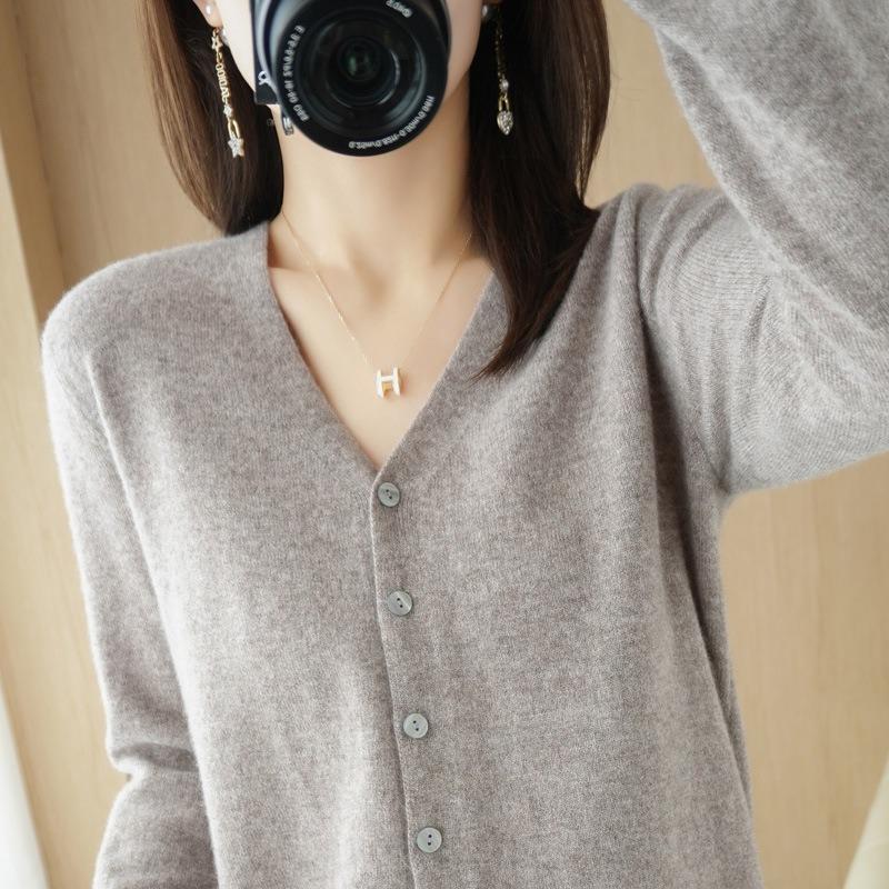 

Autumn Winter Fashion Cardigan Women Sweater Knitted V-neck Long Sleeved Bottoming Shirt Solid Color Casual Simple Basic Tops Coats XXL хаки