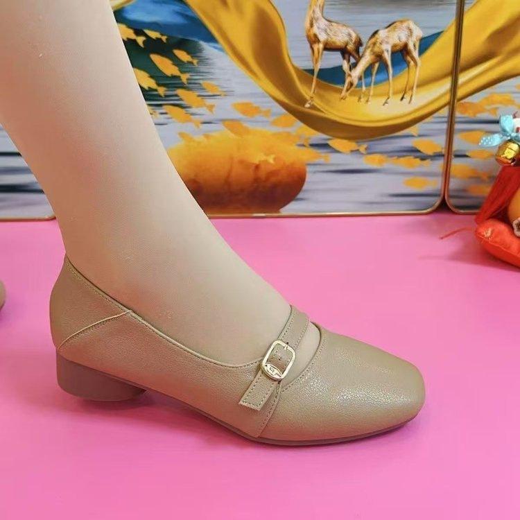 Single shoes new soft leather soft sole low top pointed comfortable and lightweight explosive flat bottom shallow mouth leather shoes 2025 wo