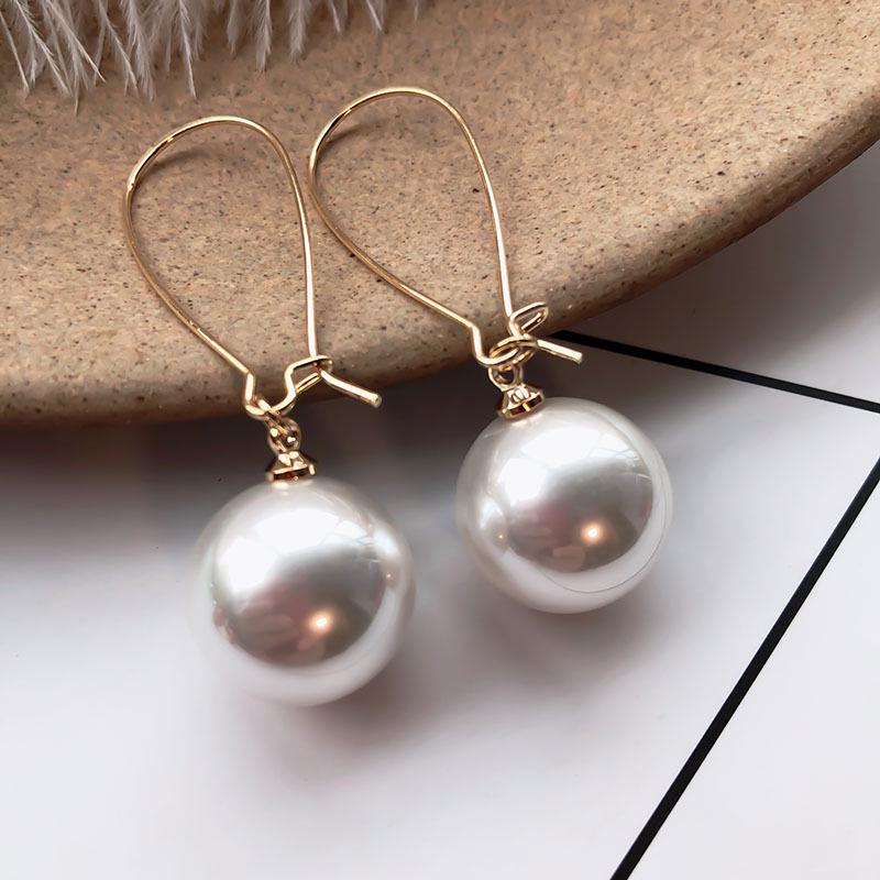 Korean Elegance: Haiqing-Inspired Pearl U-Shaped Earrings