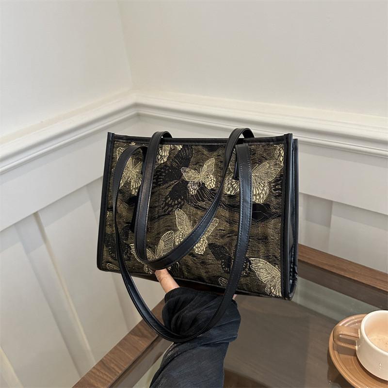 Fashionable Trendy Embroidered Bag 2024 New Commuter Large Capacity Underarm Shoulder Bag