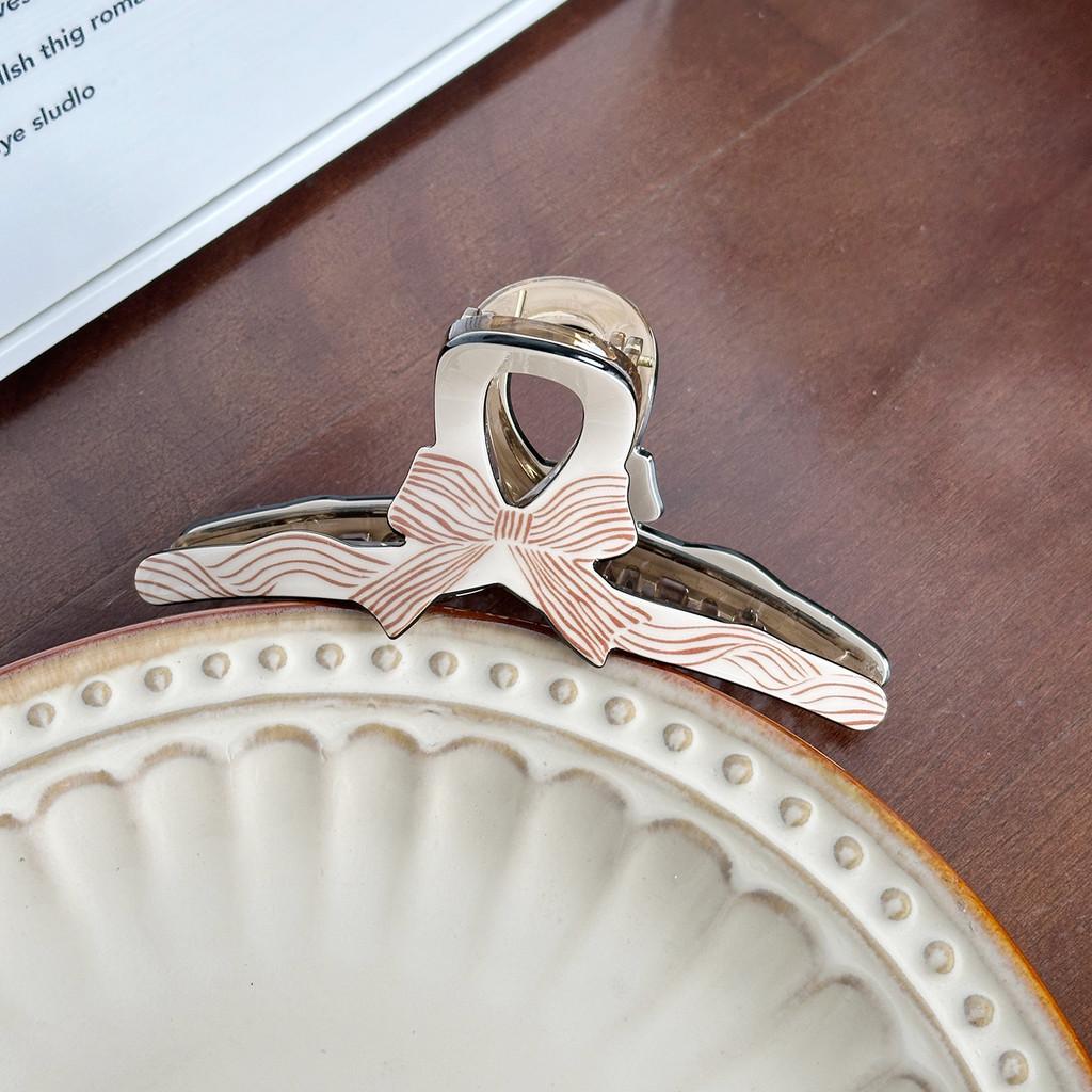 Elegant Hair Claw Clip In Polka Dot Design With Charming Bow For Daily Use