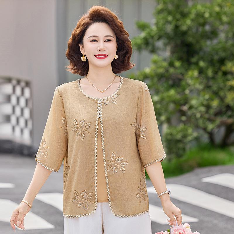 Chic Mom's Summer Two-Piece Set: Fashionable Short-Sleeve Tee and Pants Suit (2025)