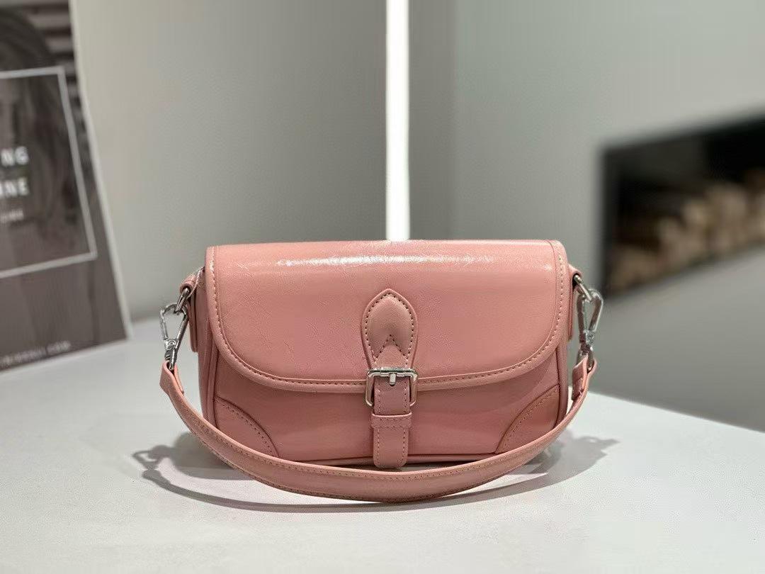 

Luxury Genuine Leather Crossbody Phone Bag for Women - Fashionable Small Square Underarm Bag 20cm x 7cm x 11cm