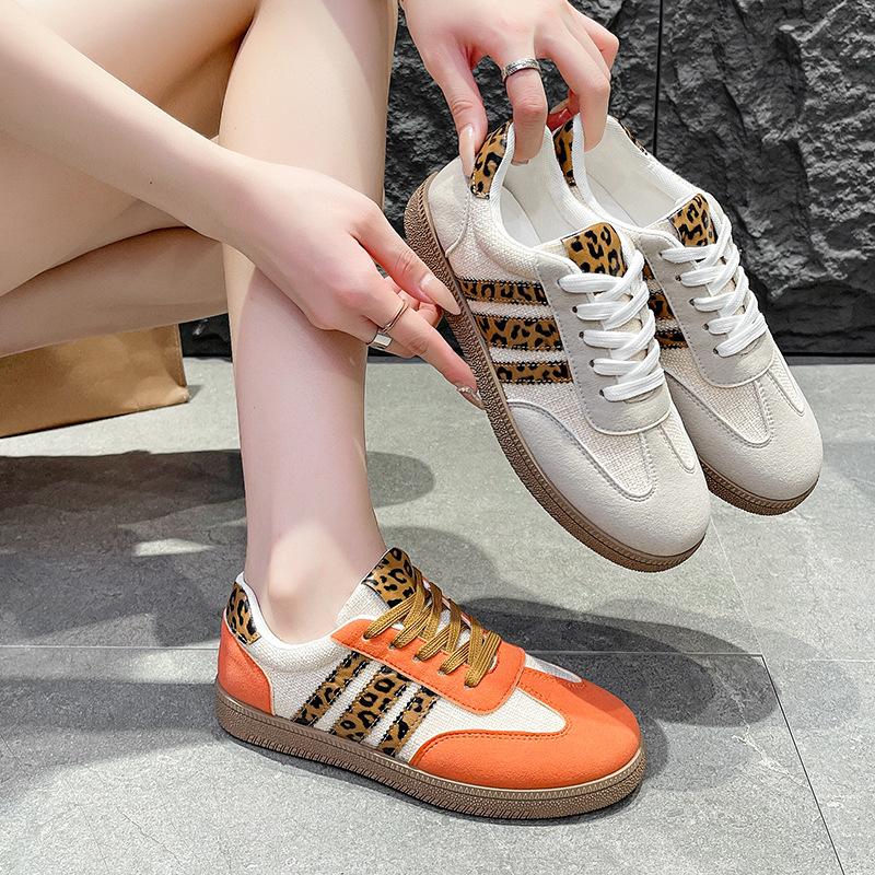 Women's New Autumn Large Size Flat White Shoes Color Matching Retro Versatile Sports And Leisure Shoes