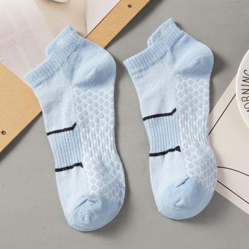 Men's Honeycomb Patterned Athletic Socks for Breathability Comfort Antibacterial Properties and Odor-free Feet.