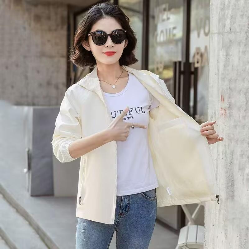 Women's Korean-Style Hooded Windbreaker - Casual, Loose-Fit, Windproof Jacket for Spring & Autumn.